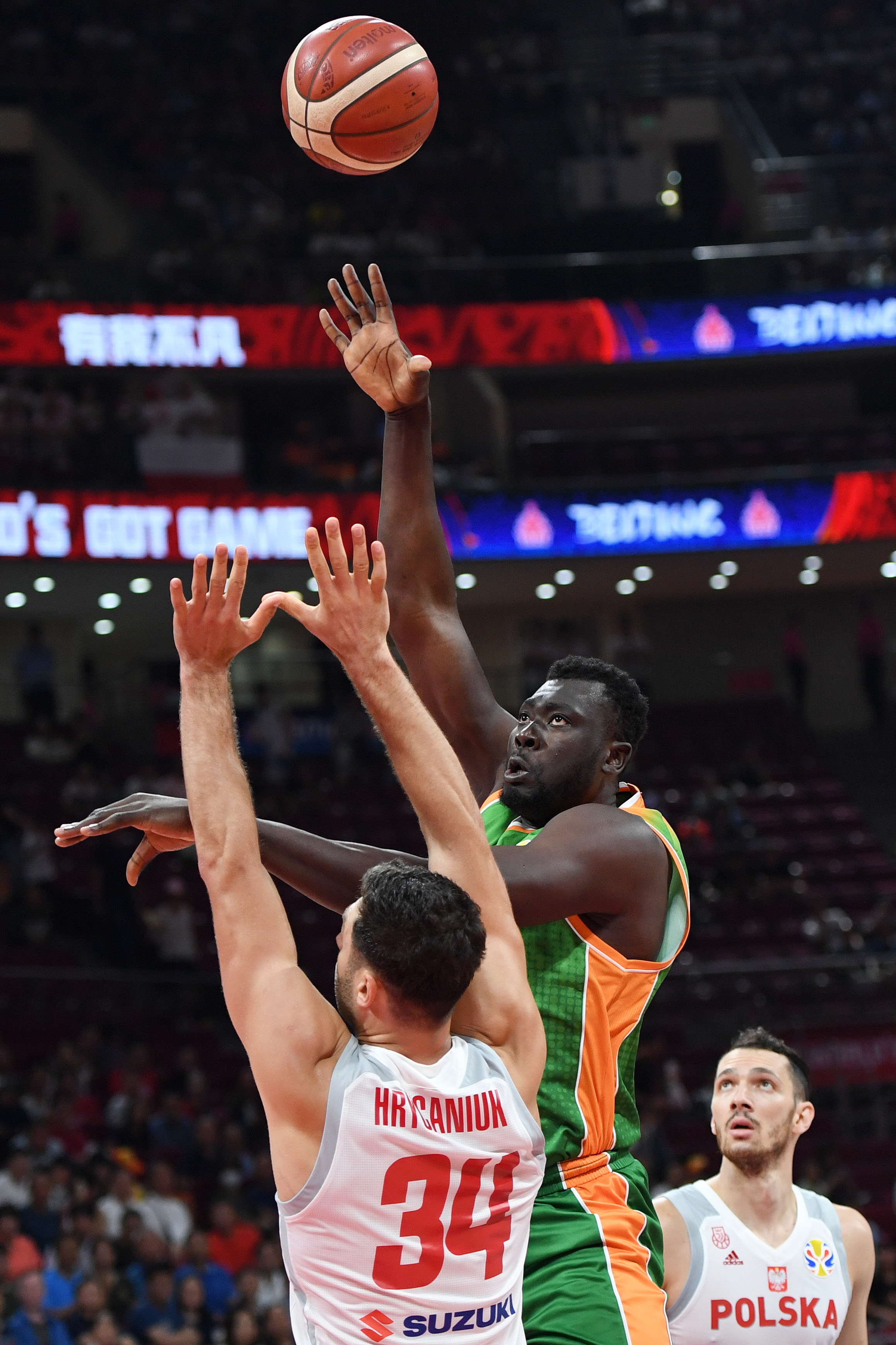 波兰队险胜韩国队，王皓带队取胜