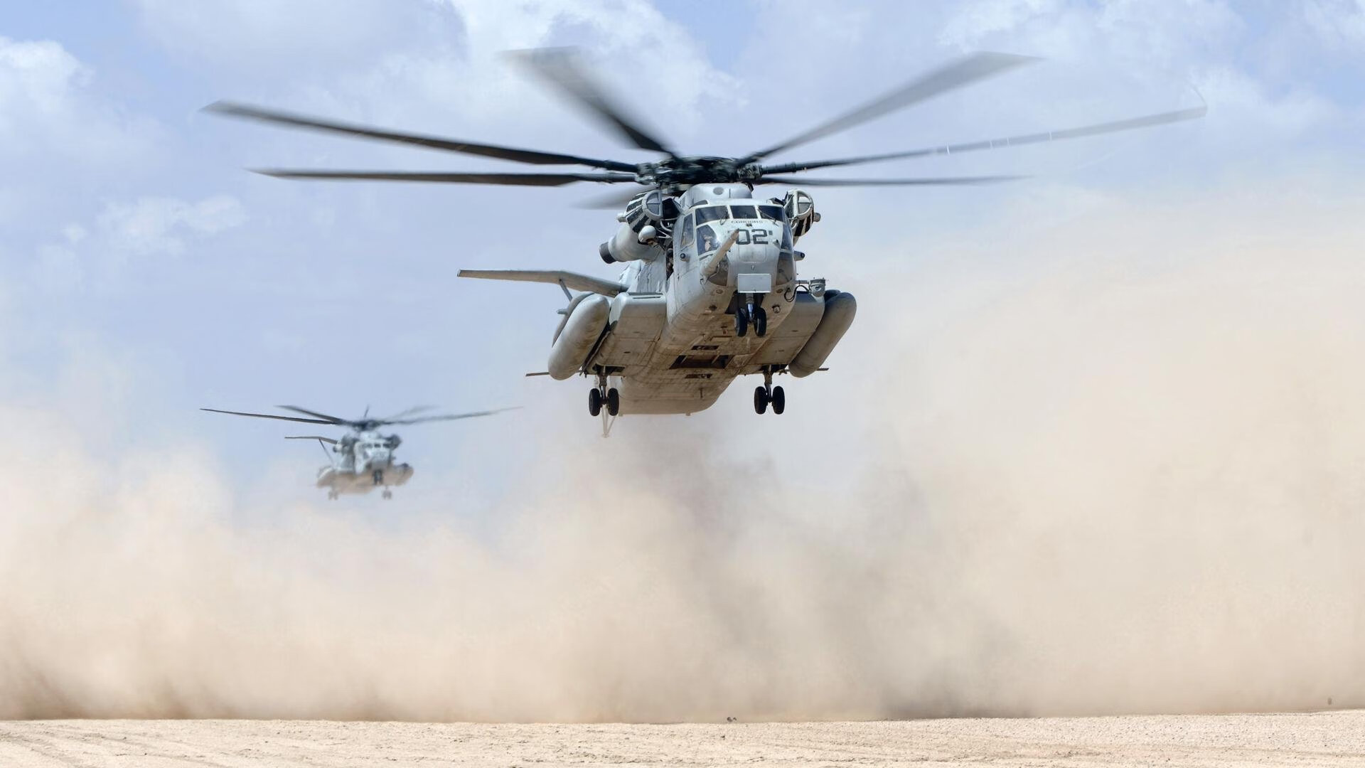 引擎轰鸣下的权力更迭,拉塞尔惊人转会,迈凯伦终结红牛王朝