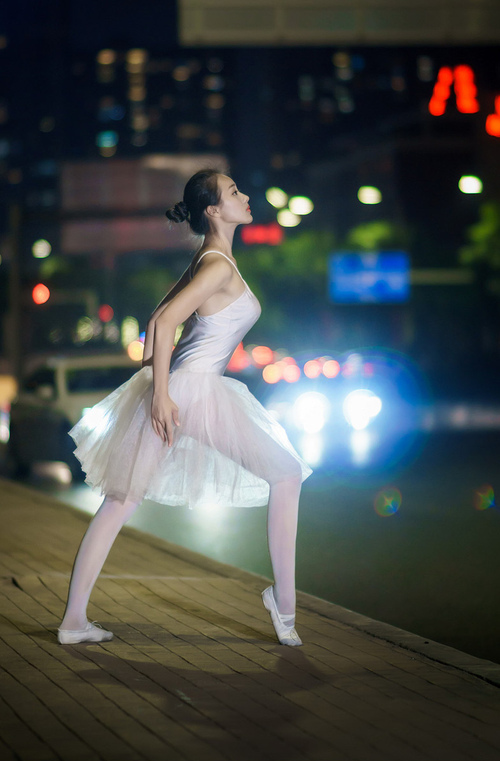 爱游戏-三度攻陷安菲尔德，戈麦斯领衔里昂如何跨越天堑，险胜利物浦